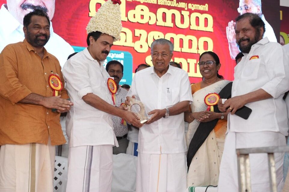 കേരളത്തിന്റെ വികസനം തകർക്കാൻ യുഡിഎഫും ബിജെപിയും ശബരിമല വിഷയത്തിൽ ഒരുമിക്കുന്നു: മുഖൃമന്ത്രി പിണറായി വിജയൻ