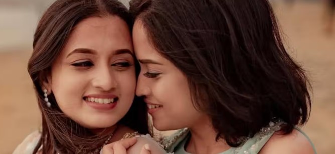 ഇരുവരേയും വിവാഹം കഴിക്കണം, 2024 മുതൽ അയാൾ ശല്യം ചെയ്യുന്നു… ഇപ്പോൾ താമസിക്കുന്ന റിസോർട്ടിലും വന്നു : പരാതി നൽകി ആദിലയും നൂറയും