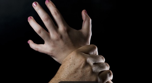 ഭർ‌ത്താവിനോട് പറഞ്ഞിട്ടും രക്ഷയില്ല : ലൈംഗിക പീഡനത്തിന് ഇരയായി സ്കൂൾ പ്രിൻസിപ്പൽ, പ്രതി ഭർതൃപിതാവ്