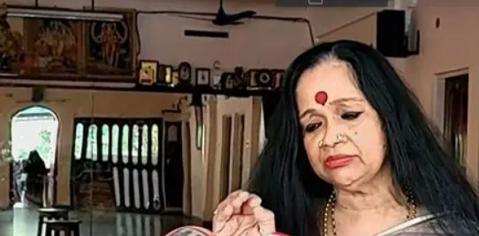 വളർത്തുനായയെ മലമൂത്ര വിസർജ്ജനം ചെയ്യുന്നതിന് അയൽവാസിയുടെ വീട്ടിലേക്ക് തുറന്ന് വിടും, കലാമണ്ഡലം സത്യഭാമയ്‌ക്കെതിരെ പരാതി, നടപടിയുമായി പൊലീസ്