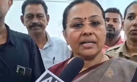 കെഎസ്‍യു കരിങ്കൊടി പ്രതിഷേധത്തിനിടെ മന്ത്രി വീണാ  ജോർജിന് പരിക്ക്; ആശുപത്രിയിലേക്ക് മാറ്റി