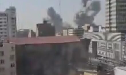 ഇസ്രയേലിൽ മിസൈൽ വർഷം, ശക്തമായ സ്ഫോടനങ്ങൾ, ജനം ബങ്കറുകളില്‍; വ്യോമപാത അടച്ചു; വിമാനങ്ങള്‍ റദ്ദാക്കി : ഇന്ത്യക്കാർക്ക് ജാ​ഗ്രതാ മുന്നറിയിപ്പ്