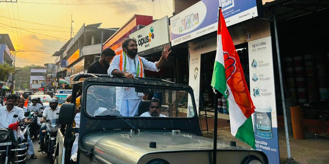 റോഡ് ഷോയോടെ ചാണ്ടിഉമ്മന്റെ പ്രചാരണ തുടക്കം