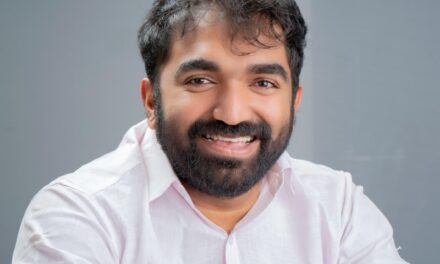 ഫ്‌ളക്‌സ് ബോര്‍ഡും ബാനറു ഒഴിവാക്കി ചാണ്ടി ഉമ്മന്റെ വേറിട്ട തെരഞ്ഞെടുപ്പ് പ്രചാരണം 