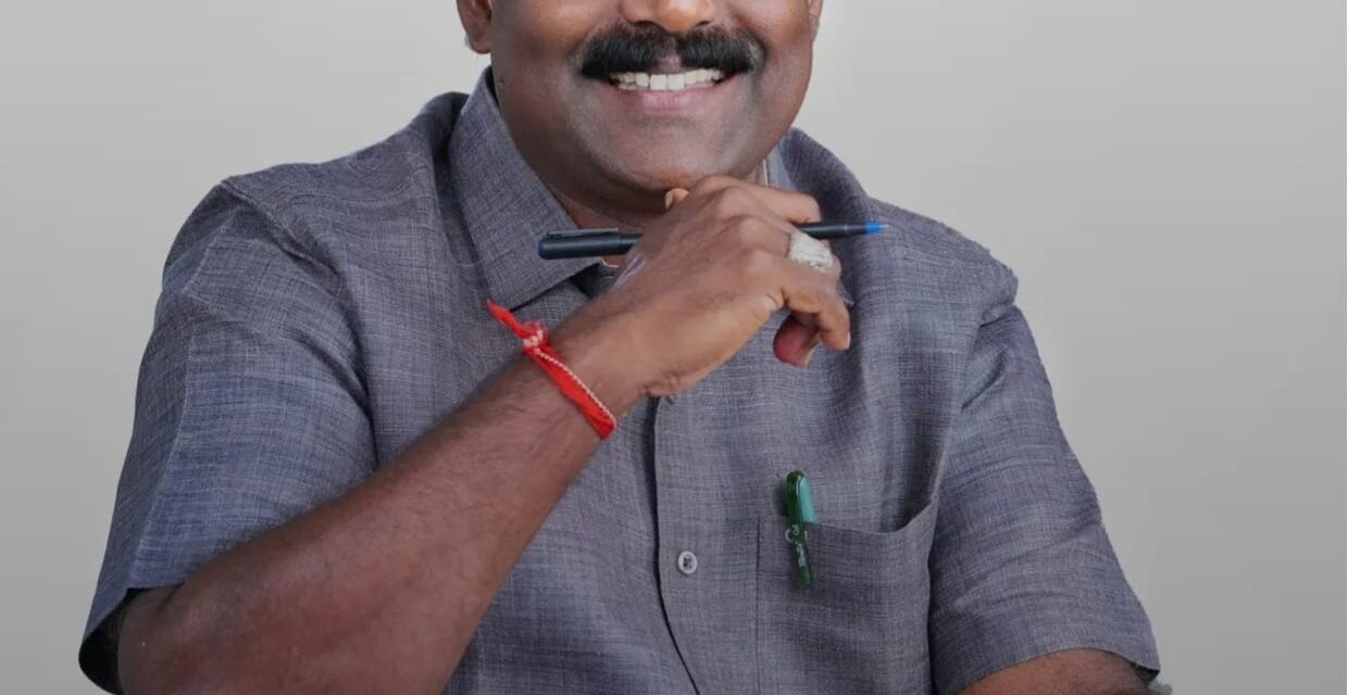 ഒടുവിൽ പുതുപ്പള്ളിയിലും ബിജെപി സ്ഥാനാർത്ഥി. ചാണ്ടി ഉമ്മനും രാധാകൃഷ്ണനും പത്രിക സമർപ്പിച്ചു