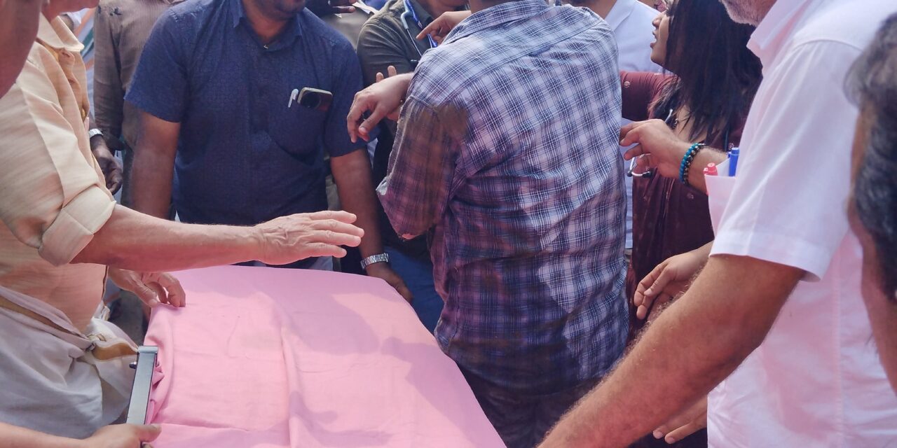 കണ്‍മുന്നില്‍ അപകടത്തില്‍പെട്ടു പരുക്കേറ്റുകിടന്ന യുവാവിനു രക്ഷകനായി രാഹുല്‍ ഗാന്ധി