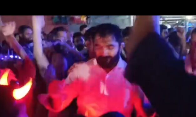 പുതുപ്പള്ളിയിൽ നാട്ടുകാർക്കൊപ്പം നൃത്തം ചെയ്തു ചാണ്ടി ഉമ്മൻ