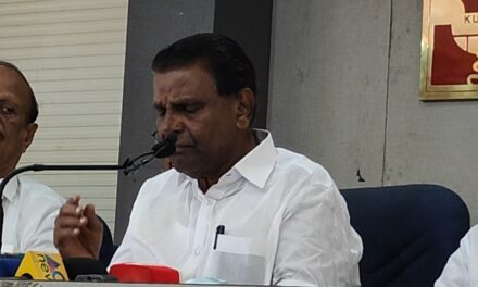 കുറ്റപത്രം വൈകിച്ച ശബരിമല സ്വർണ്ണ കേസ് അന്വേഷണ ഉദ്യോഗസ്ഥനെ പിരിച്ചുവിടണമെന്ന് തിരുവഞ്ചൂർ രാധാകൃഷ്ണൻ എംഎൽഎ