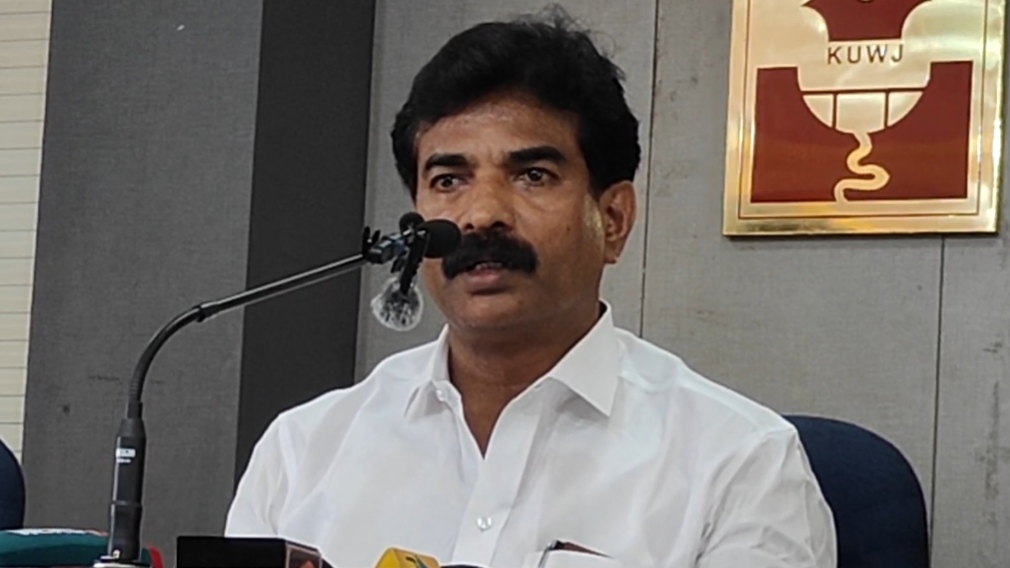 ഏറ്റുമാനൂരിലെ വികസന അവകാശവാദങ്ങൾ വെറും പൊള്ളയാണെന്ന് നാട്ടകം സുരേഷ്, കുമരകം പാലം നിർമ്മാണത്തിൽ പത്തു കോടിയുടെ അഴിമതി ഉണ്ടെന്നും (വീഡിയോ റിപ്പോർട്ട്)