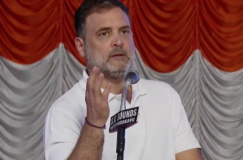 സ്ത്രീകൾക്ക് സൗജന്യയാത്ര, ക്ഷേമ പെൻഷൻ 3000 ആക്കും ; വമ്പൻ പ്രഖ്യാപനങ്ങളുമായി യുഡിഎഫ്