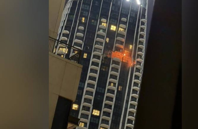 ദുബായിലെ കെട്ടിടത്തിന് മുകളിൽ ഡ്രോൺ പതിച്ചു; പിന്നാലെ തീപിടിത്തം