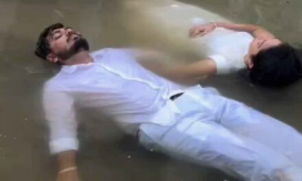 ഇങ്ങനെയും ഫോട്ടോഷൂട്ടോ… വെള്ളത്തിൽ ശവങ്ങൾ പോലെ പൊന്തികിടക്കുന്ന പ്രതിശ്രുത വരനും വധുവും; വൈറലായി പ്രീ വെഡ്ഡിംഗ് ഫോട്ടോഷൂട്ട്, രുക്ഷവിമർശനം