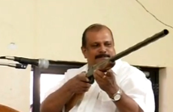 തുളച്ചു കയറുന്ന വാക്കു മാത്രമല്ല തോക്കും പിസിക്ക് സ്വന്തം, ഒന്നല്ല രണ്ടു തോക്ക്സ്ഥാനാർഥികളുടെ ആസ്തിയിൽ തോക്കും ഉൾപ്പെടുത്തി പിസി ജോർജ്