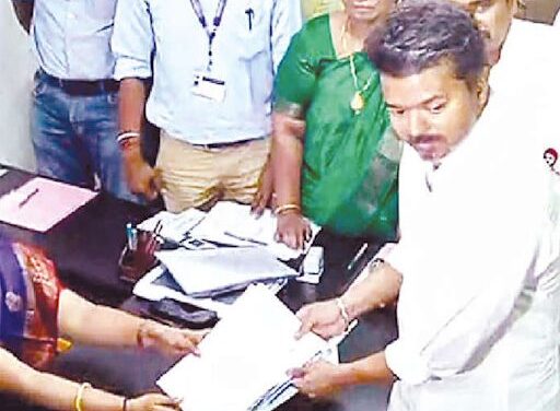 ഇലക്ഷന്‍ ചട്ടം ലംഘിച്ചതിന് വിജയ്‌ക്കെതിരെ അഞ്ചു കേസ്. ഡിഎംകെയ്‌ക്കെതിരെ ആയിരം കോടിയുടെ അഴിമതി ഉന്നയിച്ച് വിജയ്