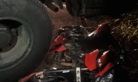 തലയോലപ്പറമ്പില്‍ ബൈക്ക് റോഡില്‍ തെന്നി ലോറിക്കടിയിലേക്ക് ഇടിച്ചു കയറി. രണ്ടു യുവാക്കള്‍ മരിച്ചു