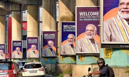 പ്രധാനമന്ത്രി എത്തും മുന്‍പ് തിടുക്കത്തില്‍ പാതയോരത്തെ ബിജെപി ബോര്‍ഡുകള്‍ നീക്കി കൊച്ചി കോര്‍പ്പറേഷന്‍