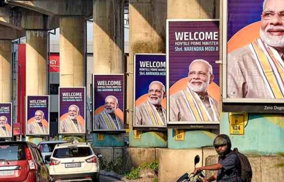 പ്രധാനമന്ത്രി എത്തും മുന്‍പ് തിടുക്കത്തില്‍ പാതയോരത്തെ ബിജെപി ബോര്‍ഡുകള്‍ നീക്കി കൊച്ചി കോര്‍പ്പറേഷന്‍