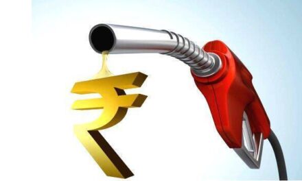 പെട്രോൾ എക്സൈസ് തിരുവ കേന്ദ്രം കുറച്ചു, ചില്ലറ വില്പനയിൽ പ്രതിഫലിച്ചേക്കില്ല