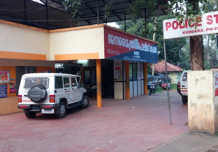 കുണ്ടറയിൽ ക്ഷേത്രോത്സവ സ്ഥലത്ത് യുവതിയെ പോലീസ് മർദ്ദിച്ചു