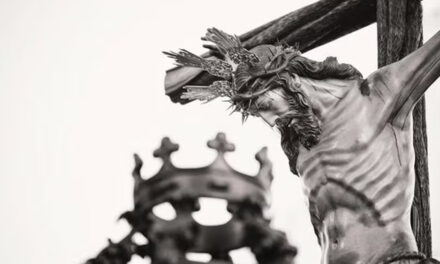 ഇന്ന് ദുഃഖവെള്ളി, യേശുദേവന്റെ കുരിശുമരണ സ്മരണ പുതുക്കി പ്രാര്‍ഥനയില്‍ ലോകം