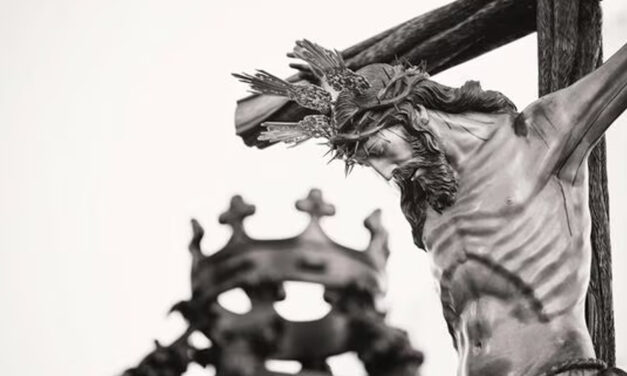 ഇന്ന് ദുഃഖവെള്ളി, യേശുദേവന്റെ കുരിശുമരണ സ്മരണ പുതുക്കി പ്രാര്‍ഥനയില്‍ ലോകം