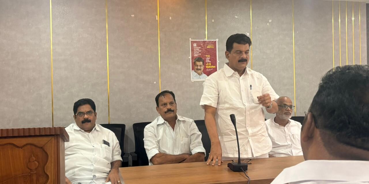 അൻവറെ ബേപ്പൂർ സുൽത്താനാക്കാൻ   തേരുതെളിച്ച്  അക്ഷരങ്ങളുടെ നാട്ടിൽ നിന്നും സജിയും സംഘവും രംഗത്ത്