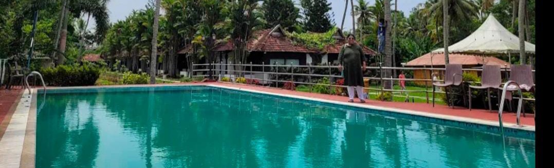 കുടുംബത്തോടൊപ്പം നീന്തൽകുളത്തിലിറങ്ങിയ എട്ടുവയസുകാരൻ മുങ്ങി മരിച്ചു