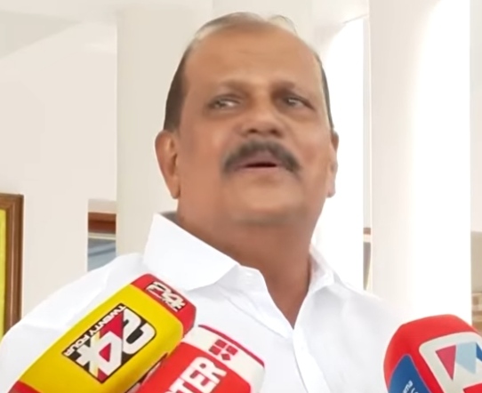 പൂഞ്ഞാര്‍ അച്ചായന്റെ വഷളന്‍ പ്രയോഗങ്ങള്‍ കടിഞ്ഞാണില്ലാതെ തുടരുന്നു. മാധ്യമപ്രവര്‍ത്തകര്‍ക്കും മാധ്യമ സ്ഥാപനങ്ങള്‍ക്കുമെതിരെ പച്ചയ്ക്ക് അസഭ്യവര്‍ഷം, തന്തയ്ക്കു വിളി, മുതലാളിക്ക് റേറ്റിംഗ് കൂട്ടാന്‍ തെറിവിളിയും ആഘോഷമാക്കി മാധ്യമക്കൂട്ടം.