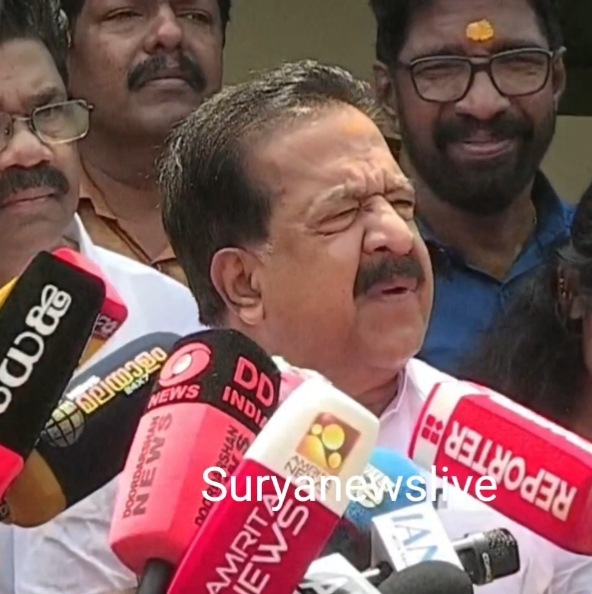 ഹരിപ്പാട്ടേക്ക് കൊടിവെച്ച കാർ വരുമോ എന്ന് രമേശ് ചെന്നിത്തലയോട് ചോദിച്ചപ്പോൾ