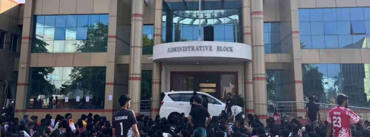 ഷോര്‍ട്‌സ് ധരിക്കുന്നത് ലൈംഗീകാതിക്രമത്തിന് വഴിവെക്കുമെന്ന് വിസി. വിദ്യാര്‍ഥികള്‍ പ്രതിഷേധത്തില്‍, സംഭവം തമിഴ്‌നാട്