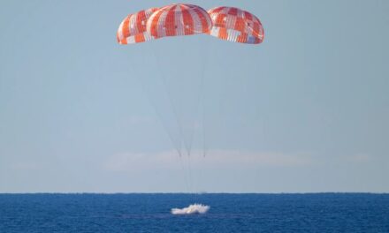 ചരിത്ര മിഷന്‍ പൂര്‍ത്തിയായി, ചന്ദ്രന്റെ മറുപുറം കണ്ട് സുരക്ഷിത ലാന്റിംഗ്