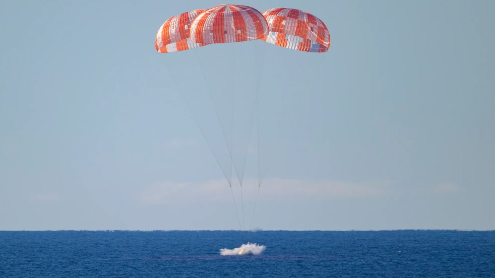 ചരിത്ര മിഷന്‍ പൂര്‍ത്തിയായി, ചന്ദ്രന്റെ മറുപുറം കണ്ട് സുരക്ഷിത ലാന്റിംഗ്