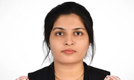 ലിഫ്റ്റ് ചോദിച്ച് ബൈക്കിൽ കയറി, ലോറിയിടിച്ച് അപകടം; റോഡിൽ തലയിടിച്ച് വീണ് 23 കാരിക്ക് ദാരുണാന്ത്യം