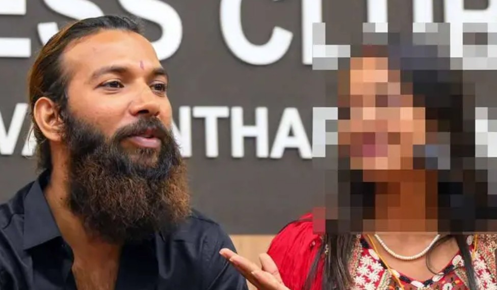 ജനന സർട്ടിഫിക്കറ്റ് വ്യാജം; വൈറൽ കുംഭമേള പെൺകുട്ടി മൈനർ; ഭർത്താവ് ഫർമാൻ ഖാനെതിരെ പോക്സോ