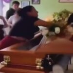 മരിച്ചവന്‍ വരെ എഴുന്നേറ്റ് ഓടിയേനെ!  ഒരേസമയം യുവാവ് പ്രണയിച്ചത് രണ്ടുപേരെ, പരസ്പരം അറിഞ്ഞതോടെ ശവപ്പെട്ടിയ്ക്കു മുന്നിൽ തമ്മിലടിച്ച് കാമുകിമാർ : എന്തുചെയ്യണമെന്ന് അറിയാതെ ബന്ധുക്കളും സുഹൃത്തുക്കളും