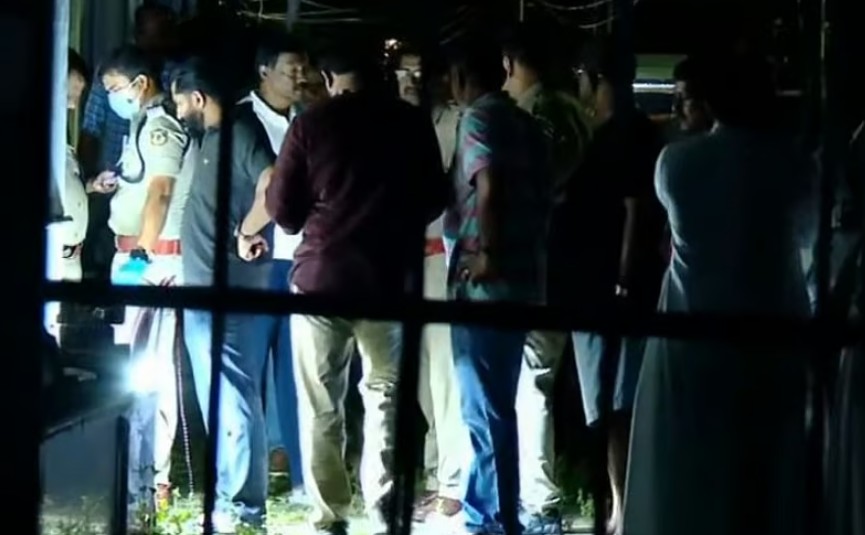 പള്ളിവളപ്പില്‍ നവജാത ശിശുവിന്റെ മൃതദേഹം; പ്രസവശേഷം യുവതി ബസിലേക്ക്, ഭർത്താവിനെപ്പോലും അറിയിച്ചില്ല ; അമ്മ കസ്റ്റഡിയിൽ,ദുരൂഹത തുടരുന്നു