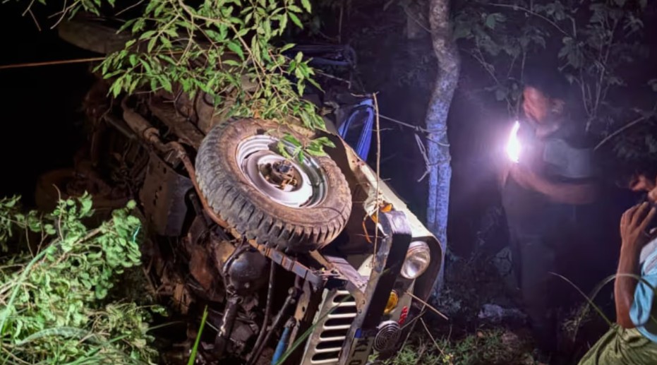 ഇടുക്കിയിൽ ജീപ്പ് കൊക്കയിലേക്ക് മറിഞ്ഞ് 2 മരണം; 3 പേർക്ക് ഗുരുതര പരുക്ക്, അപകടത്തിൽ പെട്ടത് വിവാഹ ചടങ്ങിൽ പങ്കെടുക്കാനെത്തിയവരുടെ വാഹനം