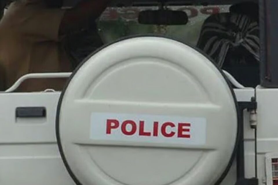 ശ്രീകൃഷ്ണന് മുന്നിൽ മന്തി വച്ച് വിഷു പോസ്റ്റർ: കേസ് എടുത്ത് പൊലീസ്