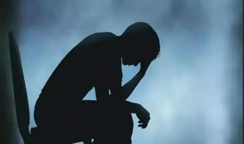 പതിനേഴുകാരനെ പീഡിപ്പിച്ചു;  മുപ്പത്തിയാറുകാരി യുവതിക്കെതിരെ പോക്‌സോ കേസെടുത്തു