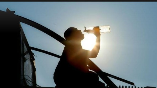 ഇന്നു ചൂട് കനക്കും; പകല്‍ 11 മുതല്‍ മൂന്നു മണി വരെ പുറത്ത് വെച്ചുള്ള എല്ലാ പൊതു പരിപാടികള്‍ക്കും വിലക്ക്; കൊല്ലത്തും തൃശൂരും ഇന്ന് വിദ്യാഭ്യാസ സ്ഥാപനങ്ങള്‍ക്ക് അവധി : മൂന്നു ജില്ലകളില്‍ ഉഷ്ണ തരംഗ സാധ്യത; മുന്നറിയിപ്പ്