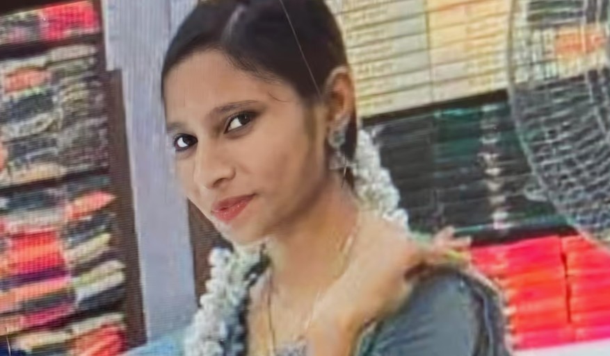 പ്രണയിച്ച് വിവാഹിതരായി; എസി വാങ്ങുന്നതിനെ ചൊല്ലി തർക്കം; ഭർത്താവ് ഉറങ്ങിയത് ടെറസിൽ, രാവിലെ മുറിയിൽ വന്നപ്പോൾ ഭാര്യ മരിച്ച നിലയിൽ; കേസെടുത്ത് പൊലീസ്