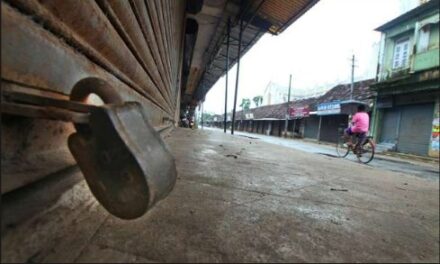 സംസ്ഥാനത്ത് നാളെ ഹർത്താൽ, അവശ്യസർവീസുകളെ ഒഴിവാക്കി, നിർബന്ധിതമായി വാഹനങ്ങൾ തടയില്ല, ഹർത്താലുമായി പൊതുജനങ്ങൾ സഹകരിക്കണമെന്ന് ദളിത് സംഘടനകൾ