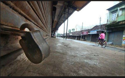 സംസ്ഥാനത്ത് നാളെ ഹർത്താൽ, അവശ്യസർവീസുകളെ ഒഴിവാക്കി, നിർബന്ധിതമായി വാഹനങ്ങൾ തടയില്ല, ഹർത്താലുമായി പൊതുജനങ്ങൾ സഹകരിക്കണമെന്ന് ദളിത് സംഘടനകൾ