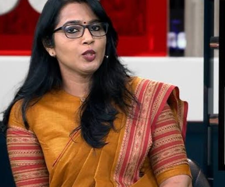 സ്മൃതി പരുത്തിക്കാടിനെതിരെ രൂക്ഷ സൈബർ ആക്രമണം, പരാതി നൽകി റിപ്പോർട്ടർ ടിവി, പത്ര പ്രവർത്തക യൂണിയൻ