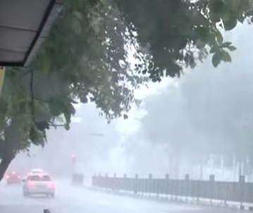 വേനൽ മഴയിൽ മിന്നലേറ്റും മരം വീണും സംസ്ഥാനത്ത് രണ്ടു മരണം