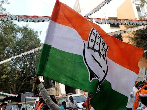 കെസിക്കും ആര്‍സിക്കും പെരുന്നയും കണിച്ചുകുളങ്ങരയും വീറോടെ രംഗത്ത്, സതീശനെ വനവാസത്തിനയക്കാന്‍ റെഡിയായി മുഖ്യമന്ത്രിപദമോഹികള്‍