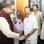 മുഖ്യമന്ത്രിതീരുമാനത്തിനായി വടംവലി മുറുകുന്നു, എംഎൽഎമാരുടെ ഭൂരിപക്ഷം ഉറപ്പിക്കാൻ മൂവരും , തഴഞ്ഞാൽ മാറിനിൽക്കാൻ സതീശൻ , രമേശിനായി ഇതര രാഷ്ട്രീയ ലോബിയും?
