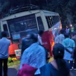 കെഎസ്ആർടിസി ടൂറിസം ബജറ്റ് ബസ് മൂന്നാറിന് സമീപം താഴ്ന്നു ; ഡ്രൈവറുടെ അവസരോചിതമായ ഇടപെടൽ വൻ ദുരന്തം ഒഴിവായി.