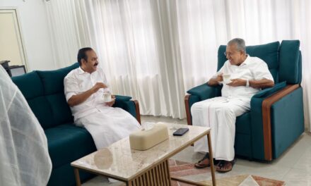 പിണറായി വിജയനെ വസതിയിൽ സന്ദർശിച്ച് വി ഡി സതീശൻ