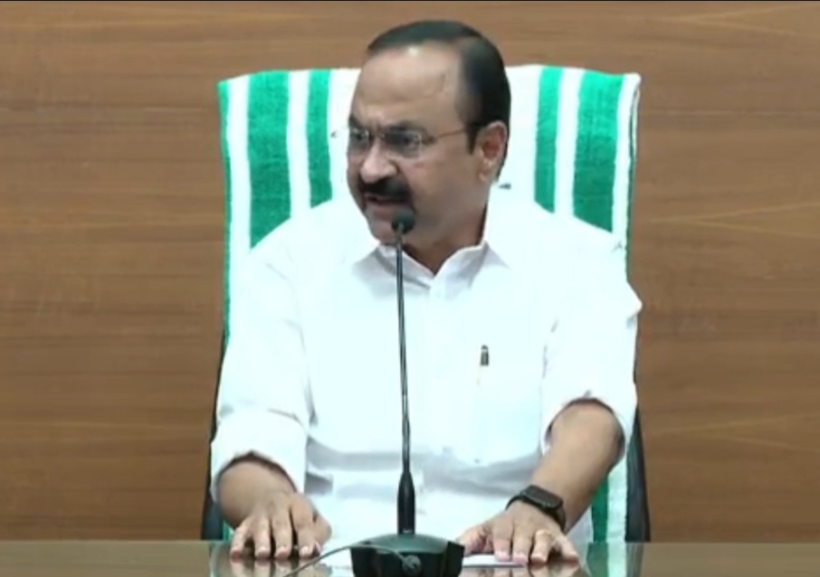 താൻ പ്രധാനമന്ത്രിയോട് പറഞ്ഞതനുസരിച്ച് ആണ് ഇഡി റെയ്ഡ് നടന്നതെന്ന ആരോപണത്തെ പരിഹസിച്ച് മുഖ്യമന്ത്രി വി ഡി സതീശൻ -വീഡിയോ